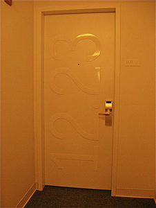 【 55 】 スイート・ルームのドア